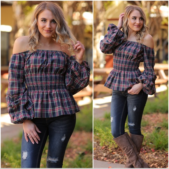 ✨✨LAST ONE✨Navy plaid off the shoulder smocked Top - Picture 2 of 3